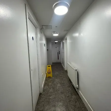 Rahman Hostel Manchester Exterior photo